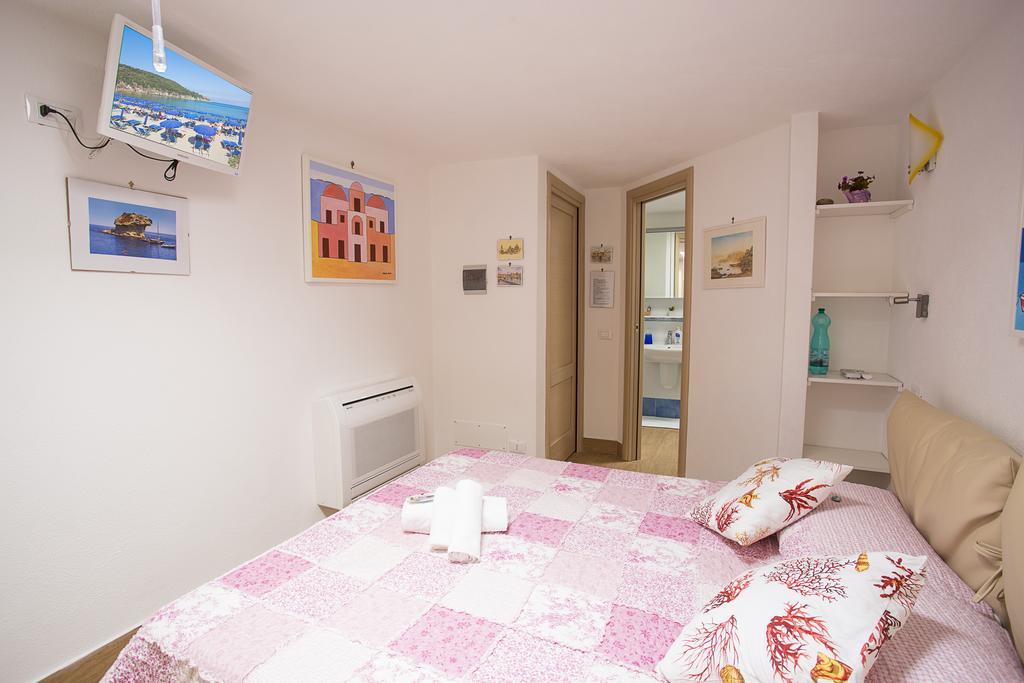 Lacco Ameno  B&B Celestina Ischia الغرفة الصورة
