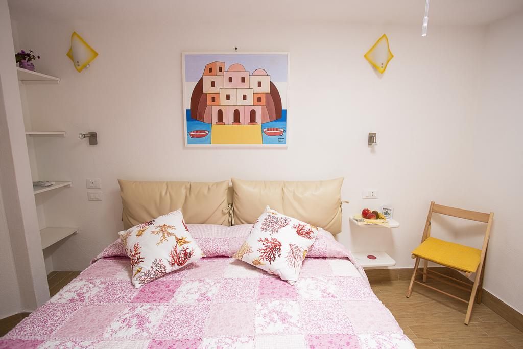 Lacco Ameno  B&B Celestina Ischia الغرفة الصورة
